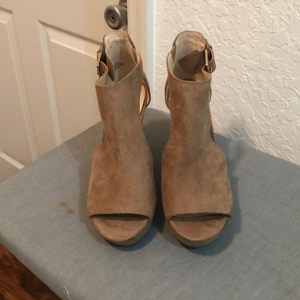 Nine West Tan Wedge